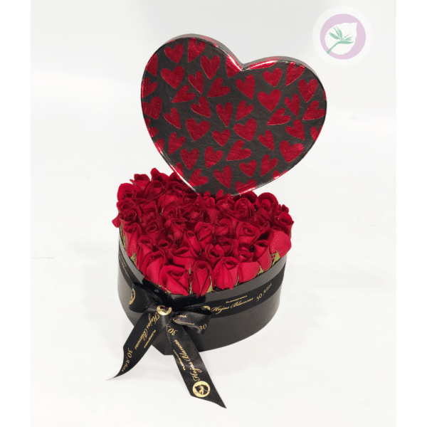 Caja de rosas rojas en forma de corazón - Floristería en Medellín y Rionegro