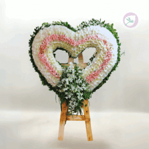 Corona funebre en forma de corazón - Floristería Hojas Blancas